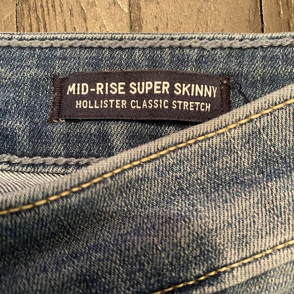 BRAND NEW!!! Hollister Mid Rise Skinny Jeans. - Picture 4 of 4